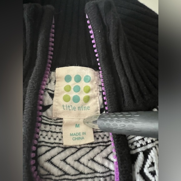 Title Nine Women’s 1/4 Zip Sweater - Picture 4 of 13